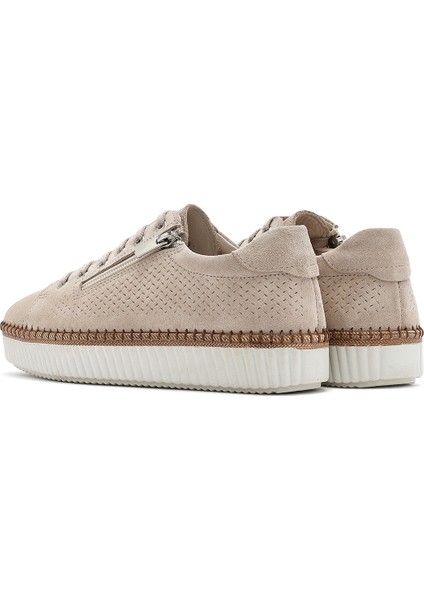 Kadın Bej Bağcıklı Kalın Tabanlı Süet Deri Sneaker 25SFD501810