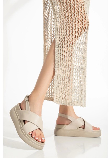 24422-1164 Bej Dolgu Topuk Kadın Sandalet