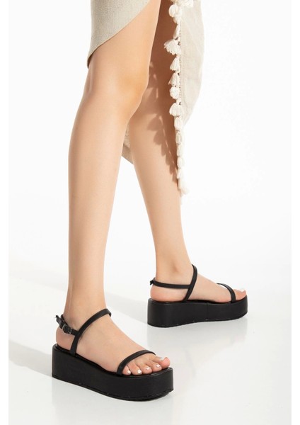 861-1027 Siyah Dolgu Topuk Kadın Sandalet