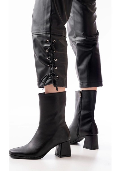 MSK-032 Siyah Topuklu Fermuarlı Kadın Bot