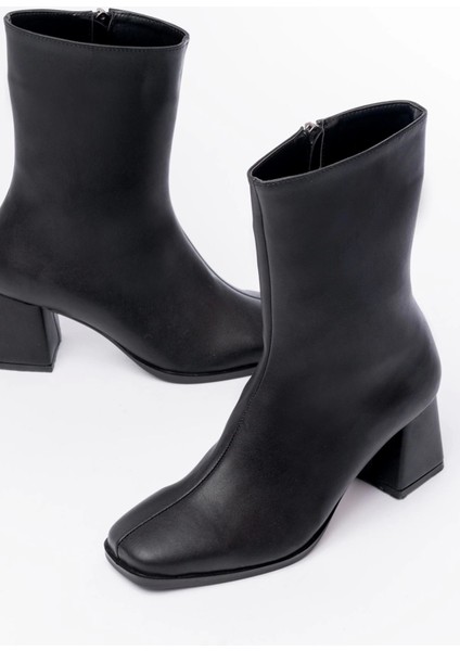 MSK-032 Siyah Topuklu Fermuarlı Kadın Bot fırsatları
