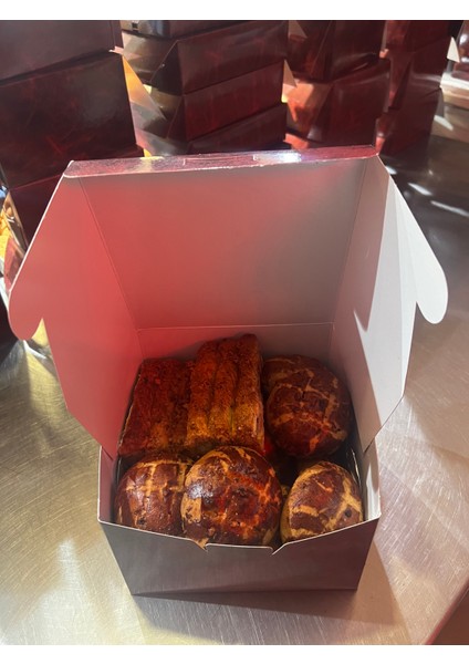 1.5 kg Karışık Yuvarlak ve Burma Çörek (750ŞER Gram)