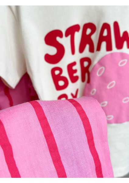 Çilek Strawberry Baskılı Tshirt ve Çizgili Desenli Müslin Pantolonlu Kızçocuk Takım
