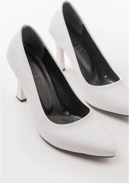 ST-001 Beyaz Rugan Günlük 9 cm Topuklu Bayan Stiletto Ayakkabı