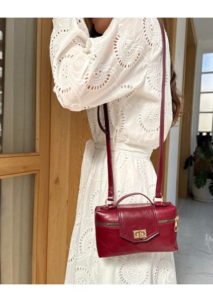 Fermuarlı Kilit Detaylı Omuz Çantası Bordo