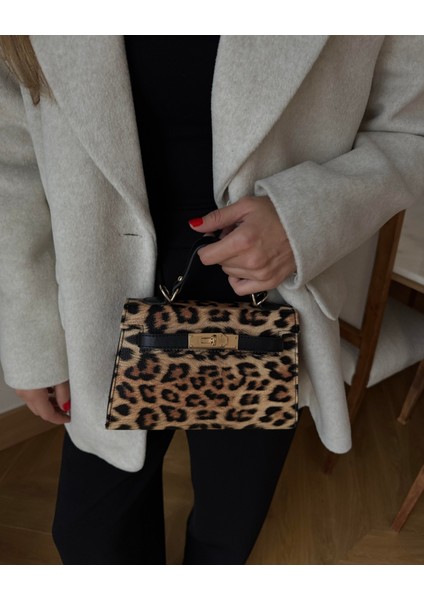 Kapaklı Kemer Aksesuarlı Leopar Çanta modelleri