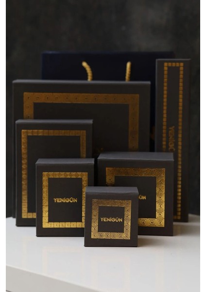 14 Ayar Altın Çevirmeli Vidalı Işıltılı Top Küpe 8 mm