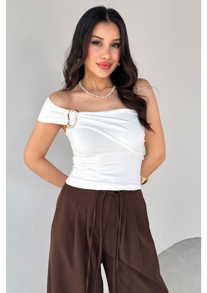 BLZ-06283 Beyaz Gold Toka Detaylı Yan Büzgülü Straplez Bluz modelleri