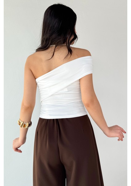 BLZ-06283 Beyaz Gold Toka Detaylı Yan Büzgülü Straplez Bluz indirimleri