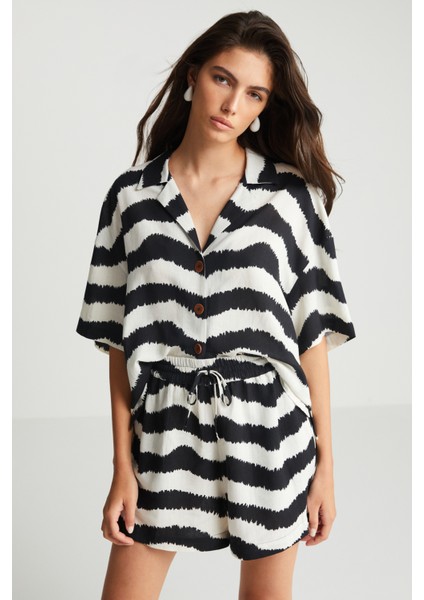 Zebra Desenli Şort