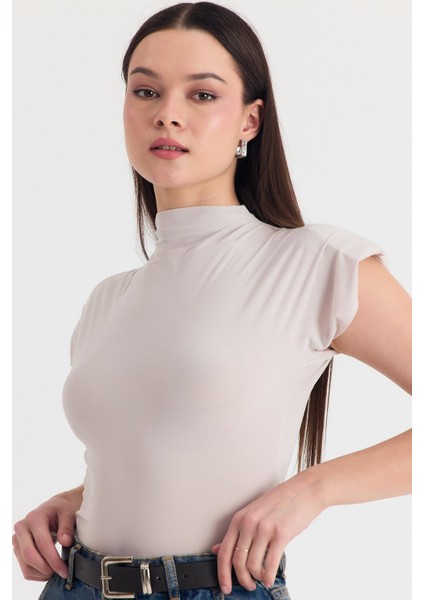 Bej Vatkalı Dik Yaka Drapeli Bluz 13185 fırsatları