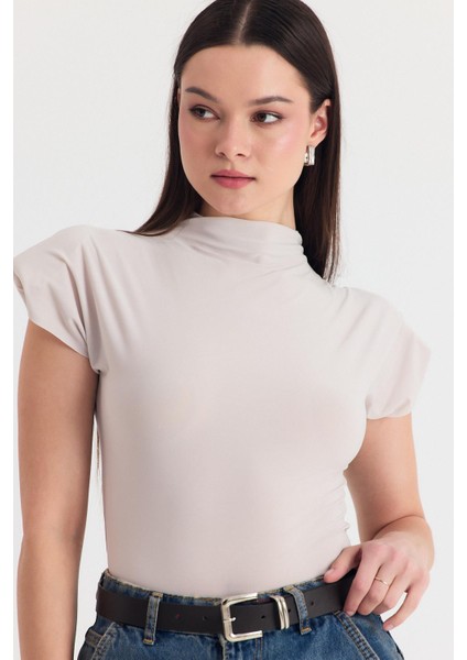 Bej Vatkalı Dik Yaka Drapeli Bluz 13185 indirimleri