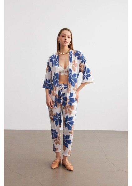 Kadın Sax Mavi-Beyaz Çiçek Desenli Kimono Gömlek Pantolon Takım modelleri