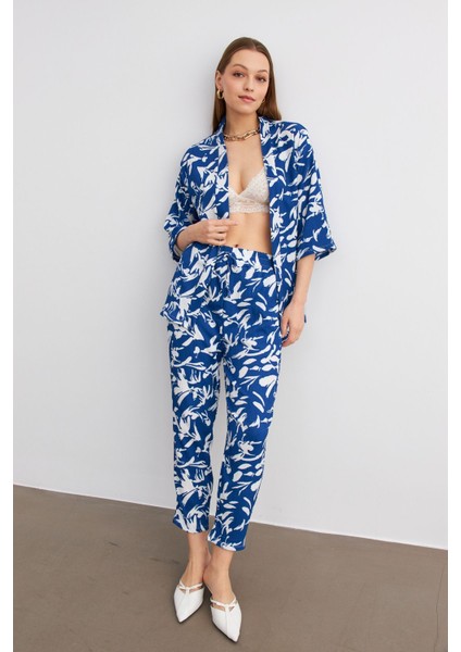 Kadın Mavi-Beyaz Desenli Kimono Gömlek Pantolon Takım