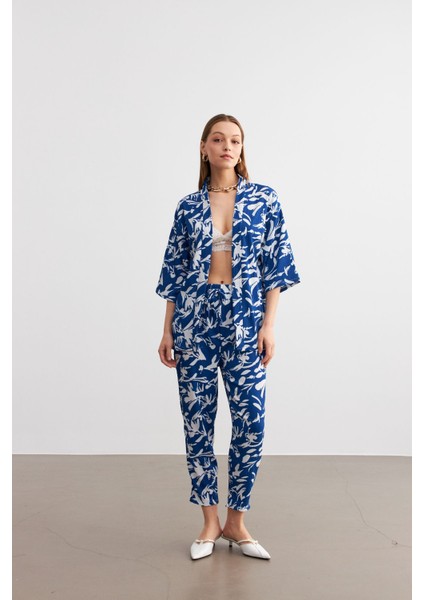 Kadın Mavi-Beyaz Desenli Kimono Gömlek Pantolon Takım