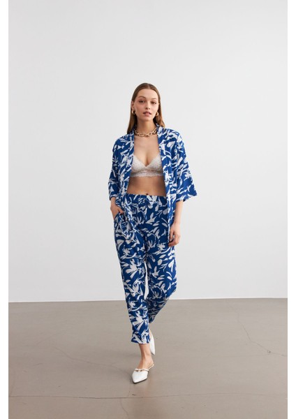 Kadın Mavi-Beyaz Desenli Kimono Gömlek Pantolon Takım