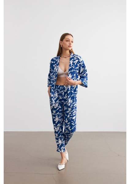 Kadın Mavi-Beyaz Desenli Kimono Gömlek Pantolon Takım