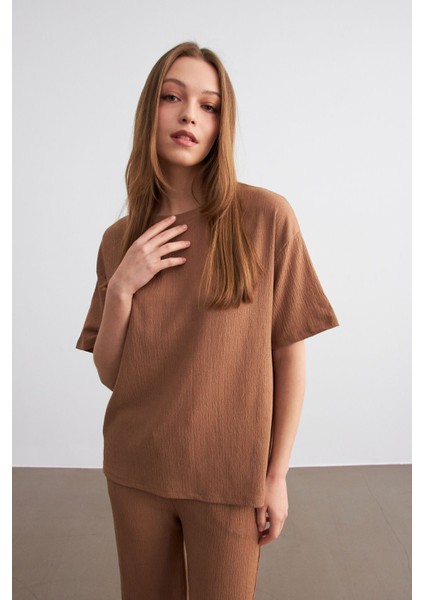Kadın Camel Bisiklet Yaka Kısa Kollu T-Shirt Pantolonlu Krinkıl Takım