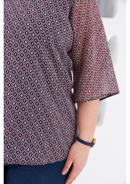 Desenli V Yaka Büyük Beden Şifon Bluz Lacivert fiyatları