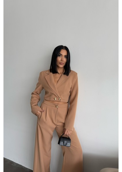 Crop Gold Düğme Detaylı Kahverengi Ceket Pantolon Takım