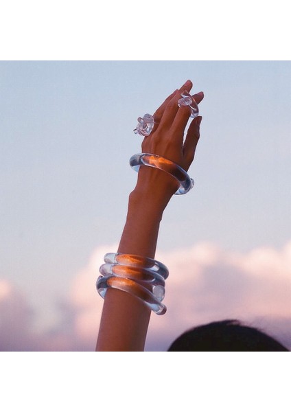 No.2 Boyutu 2021 Yeni Kore Modası Şeffaf Reçine Akrilik Büyük Geniş Daire Bilezik Kadınlar Parti Takı Hediye (Yurt Dışından) fiyatları