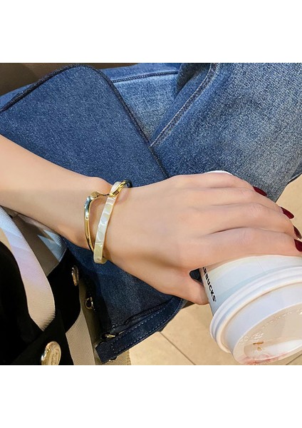 C Huanzhı Basit Yeni Beyaz Kabuklu Yengeç Tahtası Bükülmüş Metal Geometrik Örtüşme Asetik Reçine Açık Bilezik Kadınlar Kızlar Takı Için (Yurt Dışından) fiyatları