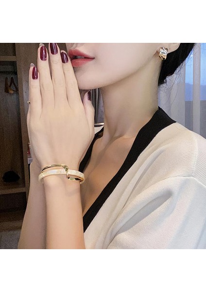 C Huanzhı Basit Yeni Beyaz Kabuklu Yengeç Tahtası Bükülmüş Metal Geometrik Örtüşme Asetik Reçine Açık Bilezik Kadınlar Kızlar Takı Için (Yurt Dışından) modelleri