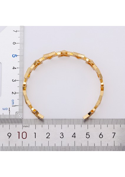 56-58MM Tarzı B241 Moda Hollow Takı Yıldız Bilezik Bakır Kübik Zirkonya Kristal Taşlı Kolluk Bilezik Kadın Lüks Aksesuar Hediye (Yurt Dışından) indirimleri
