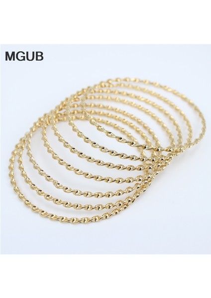 60MM-68MM Tarzı Saf Altın Rengi Üç Renkli Paslanmaz Çelik Bilezik ve Bileklik Titanyum Çelik Bilezik Altın Renk Moda Kadın Bileziği LH722 (Yurt Dışından) fırsatları