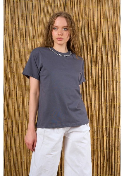 AYDOGANTICARET44 Yakası Taşlı Tshirt - Füme