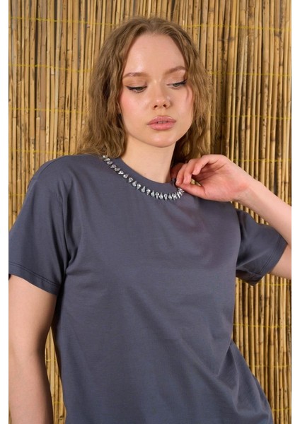AYDOGANTICARET44 Yakası Taşlı Tshirt - Füme