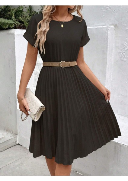 AYDOGANTICARET44 Kadın Kısa Kollu Yakası Açık Belden Lastikli Pileli Kısa Ithal Krep Elbise