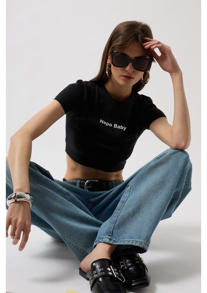 AYDOGANTICARET44 Nepo Baskılı Crop T-Shirt