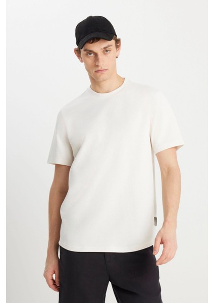 Erkek Beyaz Relaxed Fit Dokulu Basic T-Shirt - W2510718104