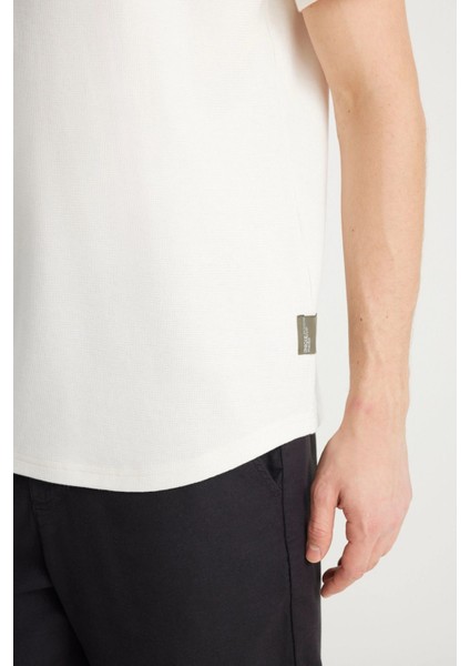 Erkek Beyaz Relaxed Fit Dokulu Basic T-Shirt - W2510718104