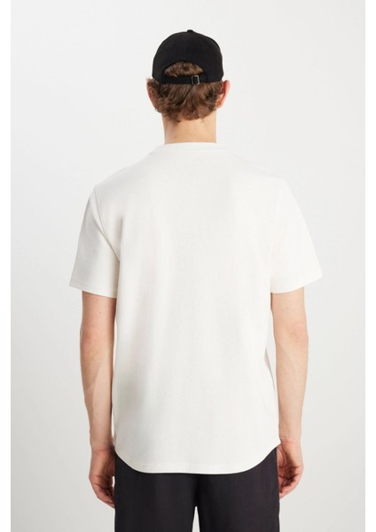 Erkek Beyaz Relaxed Fit Dokulu Basic T-Shirt - W2510718104