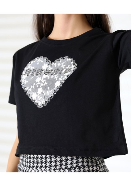 Kadın Kalp Dantel Detaylı Taşlı Crop T-Shirt modelleri