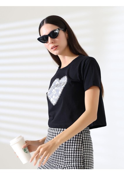 Kadın Kalp Dantel Detaylı Taşlı Crop T-Shirt fırsatları