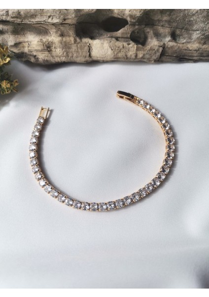 Kadın Gold Renk Kare Taşlı 316 L Çelik Su Yolu Bileklik