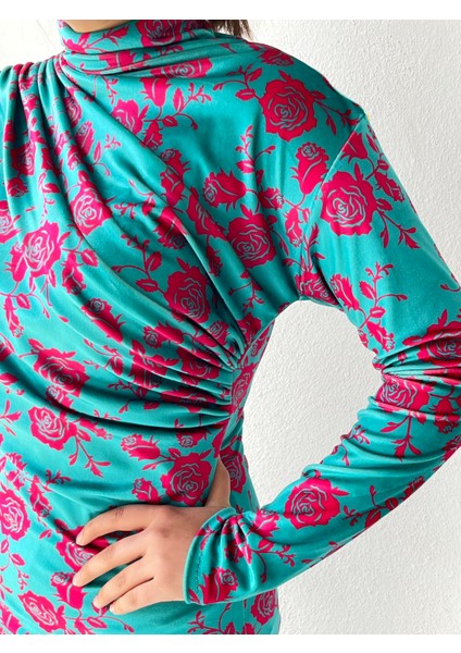 Kadın Kadife Büzgülü Balıkçı Yaka Mavi-Pembe Gül Desenli Uzun Kollu Büzgülü Elbise modelleri