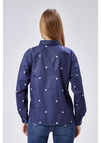 Kalp Nakışlı Gömlek fırsatları