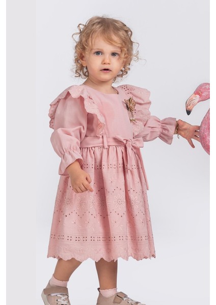 Çiçek Broşlu Kurdeleli Uzun Kollu Kız Çocuk Brode Elbise - Pudra