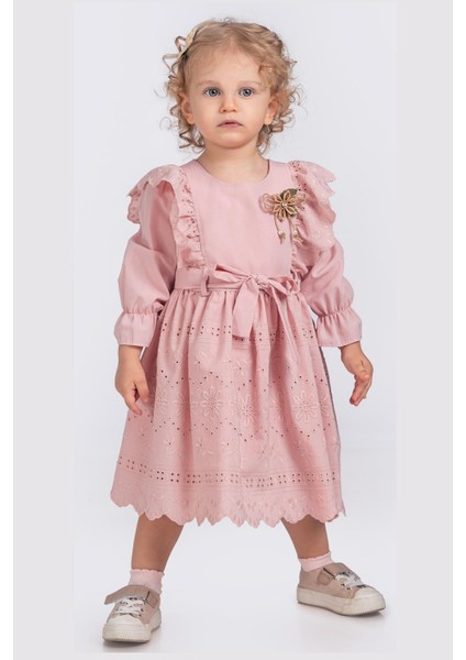 Çiçek Broşlu Kurdeleli Uzun Kollu Kız Çocuk Brode Elbise - Pudra modelleri
