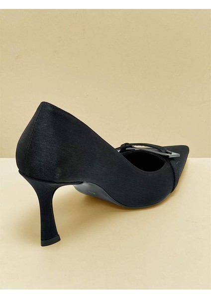 7083 Siyah Platin Ön Atkı Kemerli Toka Detaylı Kadın Topuklu Ayakkabı indirimleri