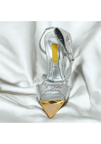 5540 Gümüş Kroko Yılan Ön Altın Metal Taş Detaylı Kadın Topuklu Ayakkabı fiyatları