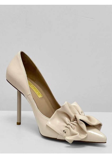 4527 Açık Bej Kırışık Cilt Kurdele Detay Topuklu Kadın Ayakkabı