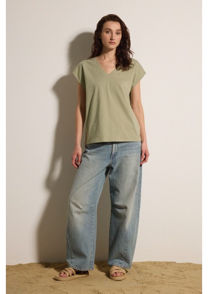 V Yaka Basic Comfort Fit Kısa Kol T-Shirt