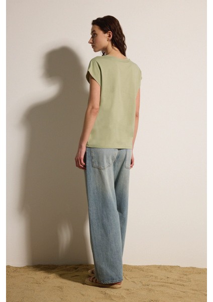 V Yaka Basic Comfort Fit Kısa Kol T-Shirt fiyatları