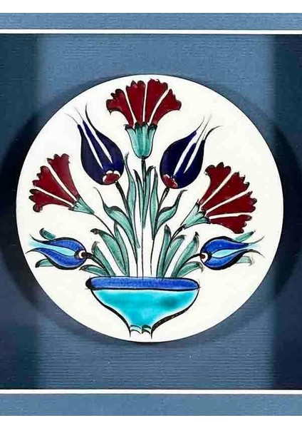 Vazodaki Çiçekler Motifli Iznik Çinili Plaket