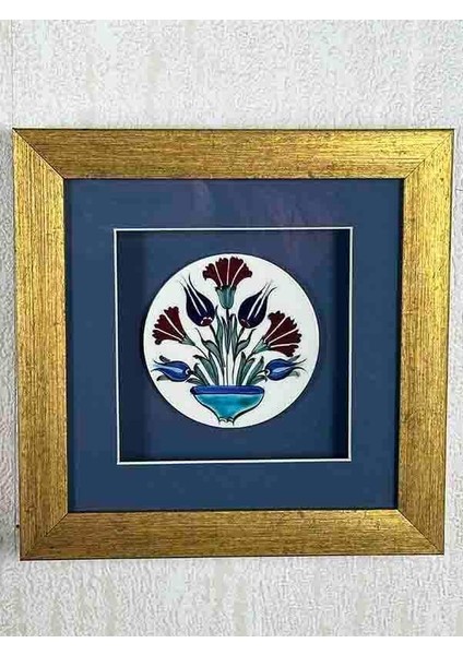 Vazodaki Çiçekler Motifli Iznik Çinili Plaket